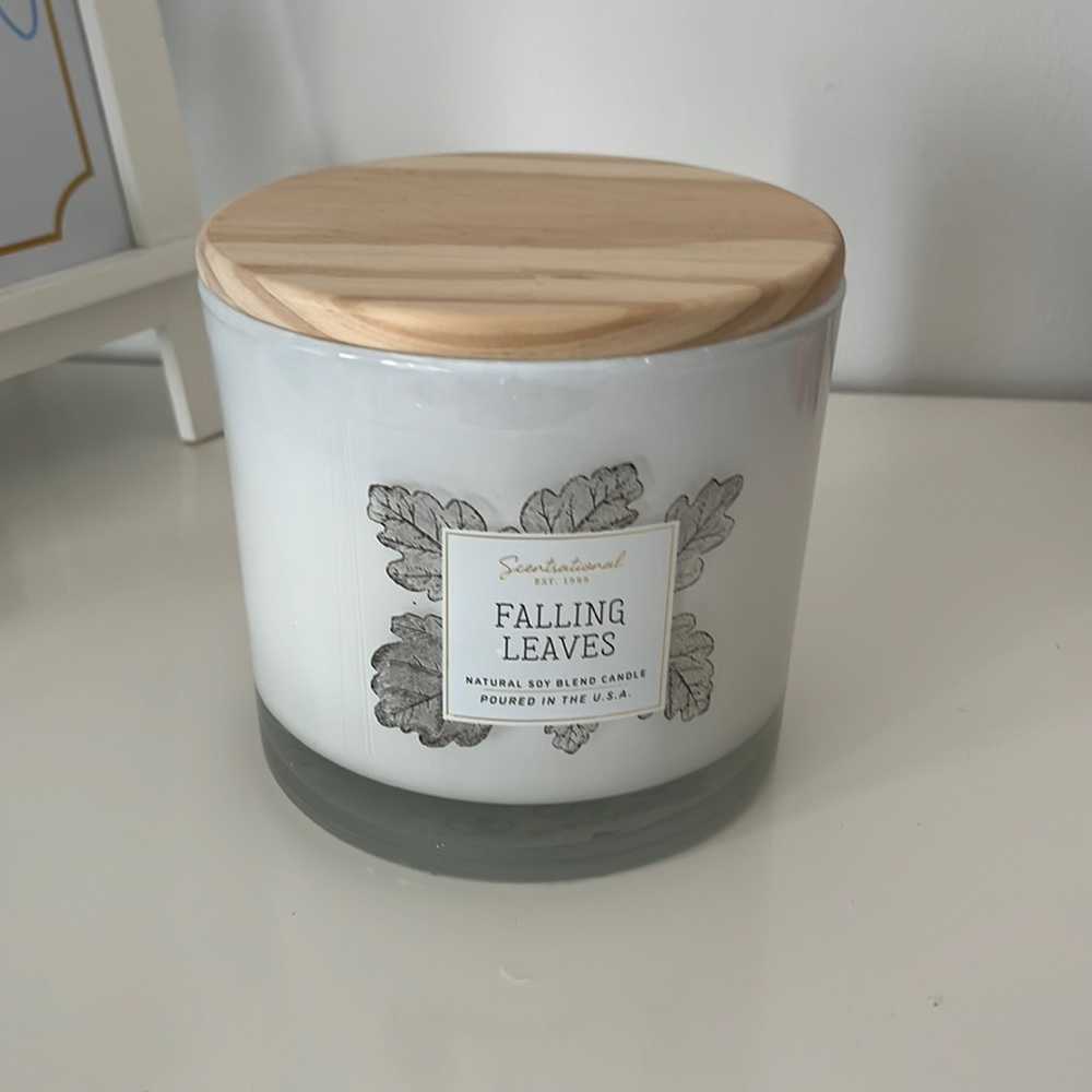 falling leaves candle